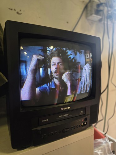 Toshiba mv13l4 crt - crt, vcr