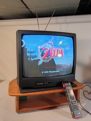 2004 sylvania crt tv - 🔥2004, 19"