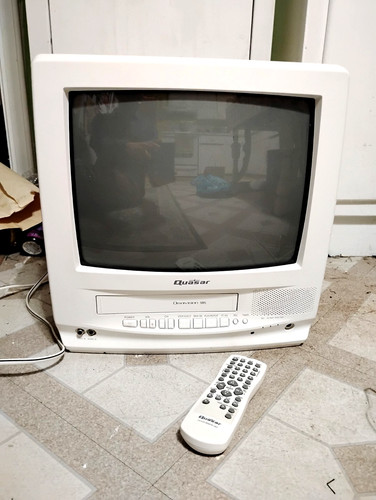Retro video gaming quasar - video, 13"